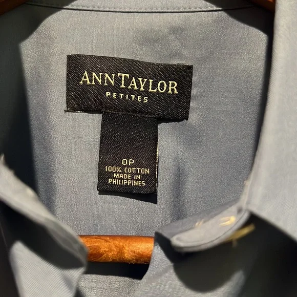 Ann Taylor petites button down shirt - Picture 5 of 6